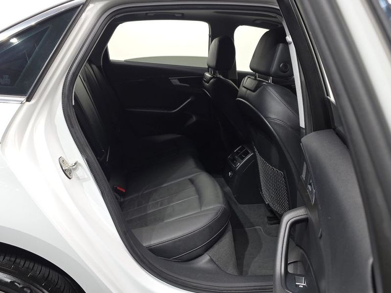 2018 Audi A4 30 TDI Premium photo 12