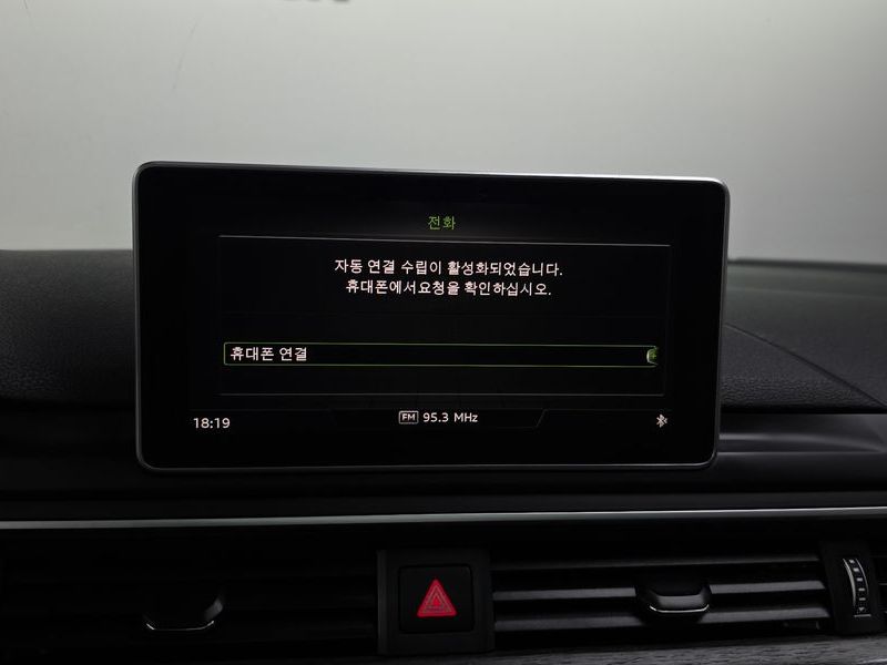2018 Audi A4 30 TDI Premium photo 16