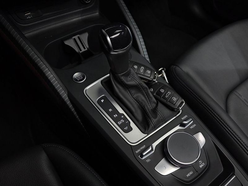 2023 Audi Q2 35 TDI Premium photo 9