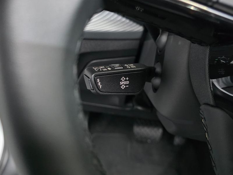 2023 Audi Q2 35 TDI Premium photo 18