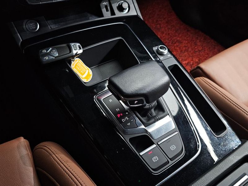2021 Audi Q5 45 TFSI Quattro Premium photo 9