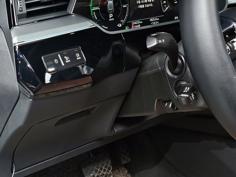 2020 Audi e-tron 55 Quattro photo 16
