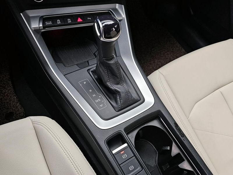 2022 Audi Q3 35 TDI Quattro Premium photo 9
