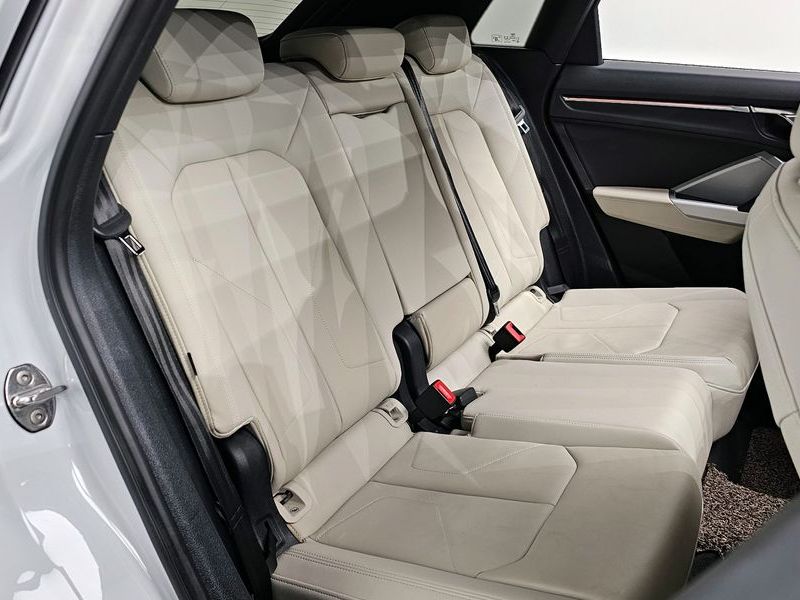 2022 Audi Q3 35 TDI Quattro Premium photo 12