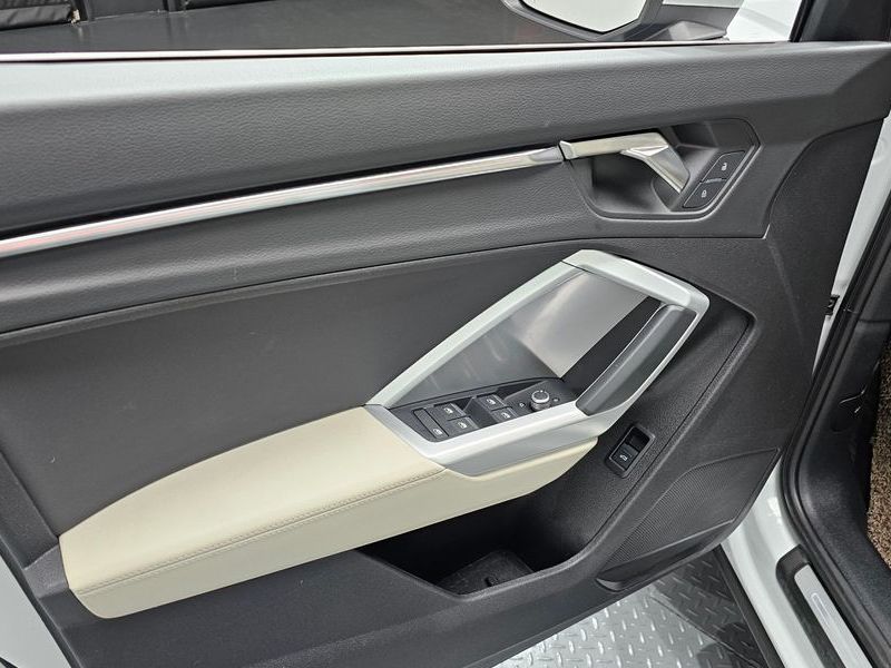 2022 Audi Q3 35 TDI Quattro Premium photo 14
