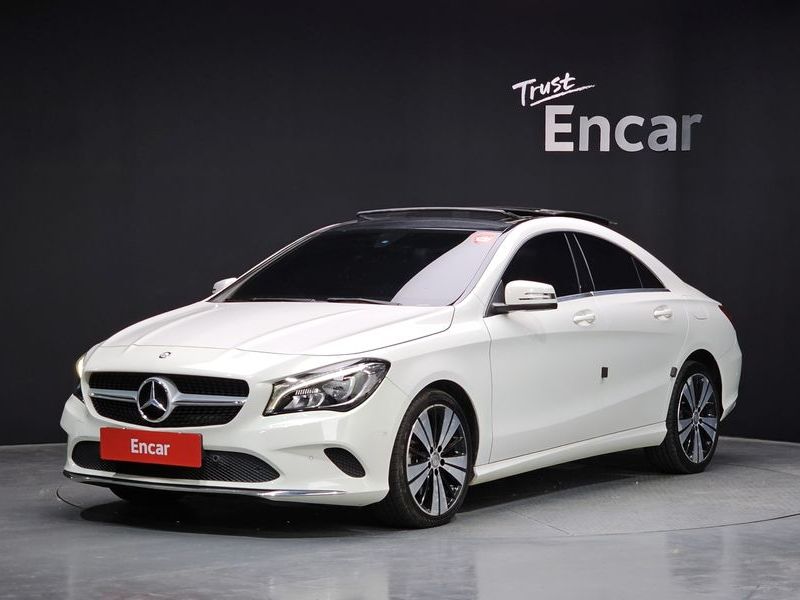 2017 Mercedes-Benz A-Class CLA250 4MATIC photo 1