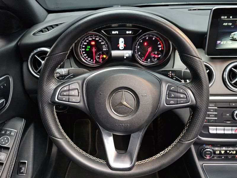 2017 Mercedes-Benz A-Class CLA250 4MATIC photo 12