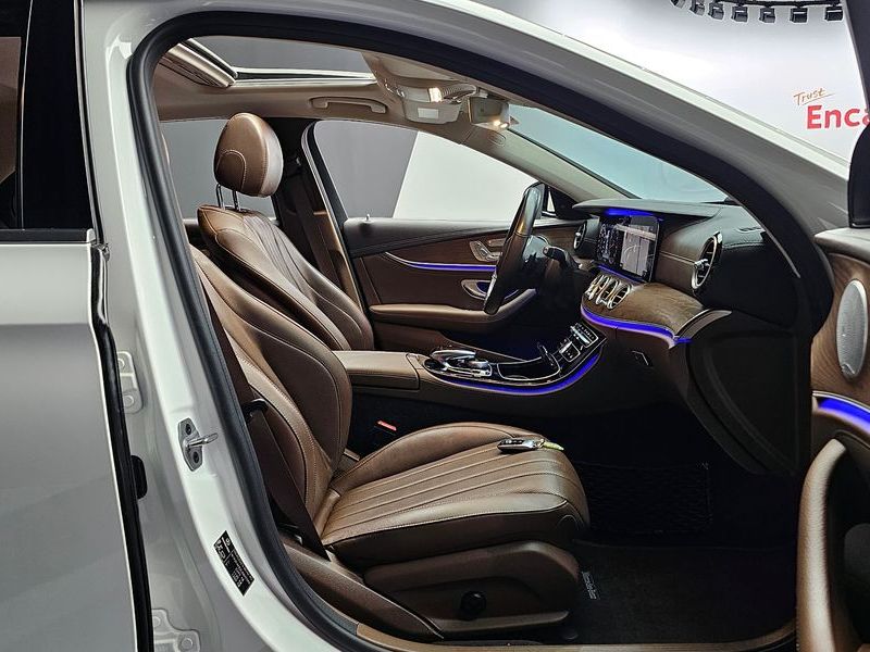 2020 Mercedes-Benz E-Class E300 4MATIC Exclusive photo 10