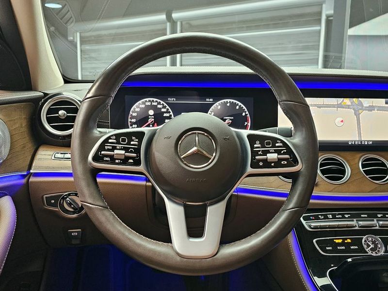 2020 Mercedes-Benz E-Class E300 4MATIC Exclusive photo 13