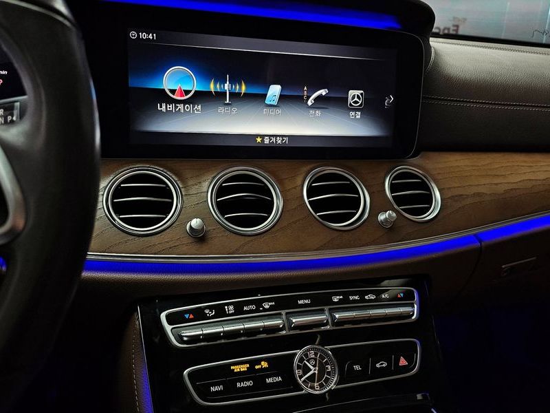 2020 Mercedes-Benz E-Class E300 4MATIC Exclusive photo 14