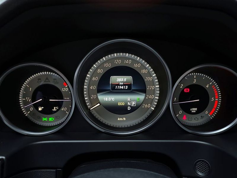 2016 Mercedes-Benz E-Class E220 Bluetec Avantgarde photo 8