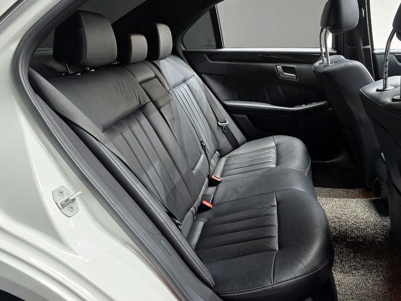 2016 Mercedes-Benz E-Class E220 Bluetec Avantgarde photo 12