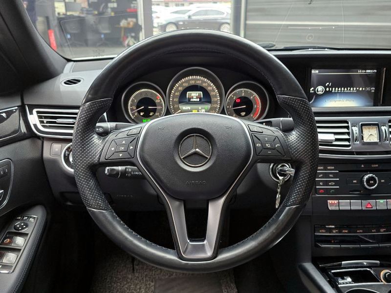 2016 Mercedes-Benz E-Class E220 Bluetec Avantgarde photo 13