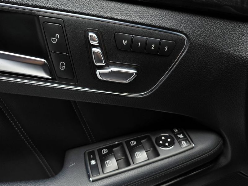 2016 Mercedes-Benz E-Class E220 Bluetec Avantgarde photo 17
