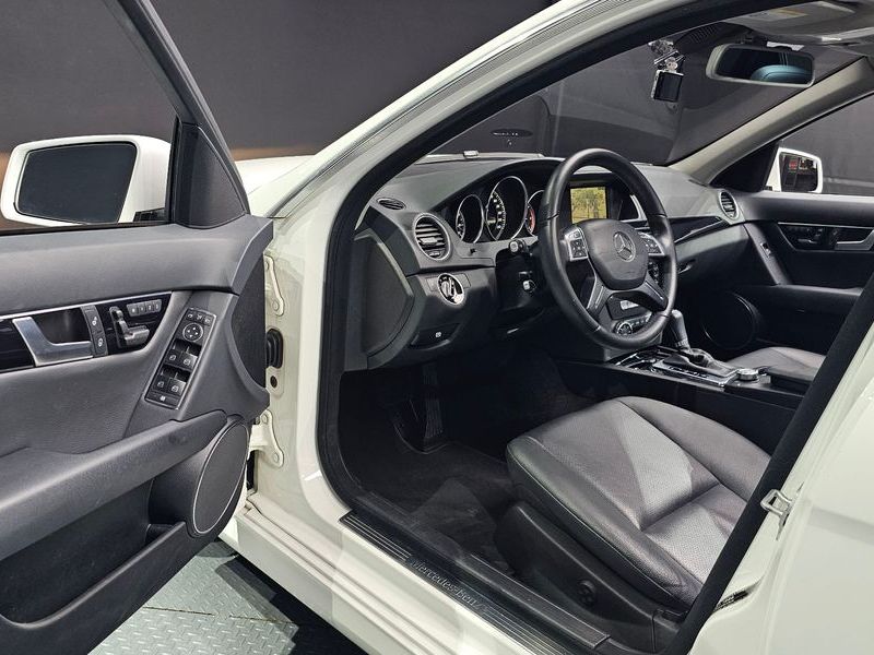 2013 Mercedes-Benz C-Class C220 CDI BlueEFFICIENCY photo 10