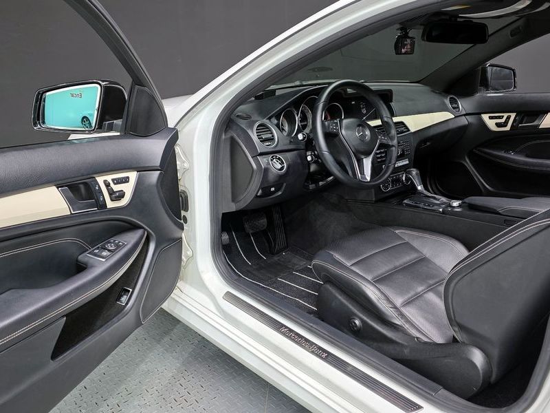 2013 Mercedes-Benz C-Class C220 CDI Coupe photo 10