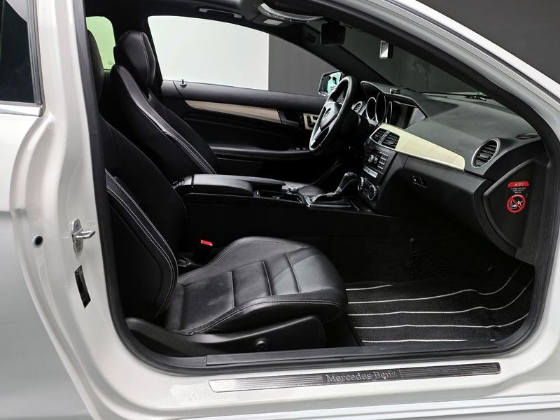 2013 Mercedes-Benz C-Class C220 CDI Coupe photo 11