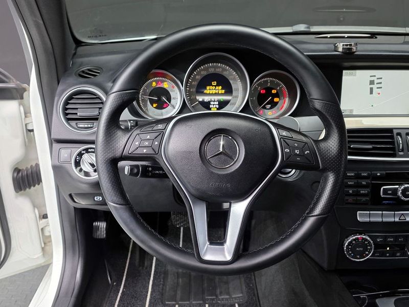 2013 Mercedes-Benz C-Class C220 CDI Coupe photo 13