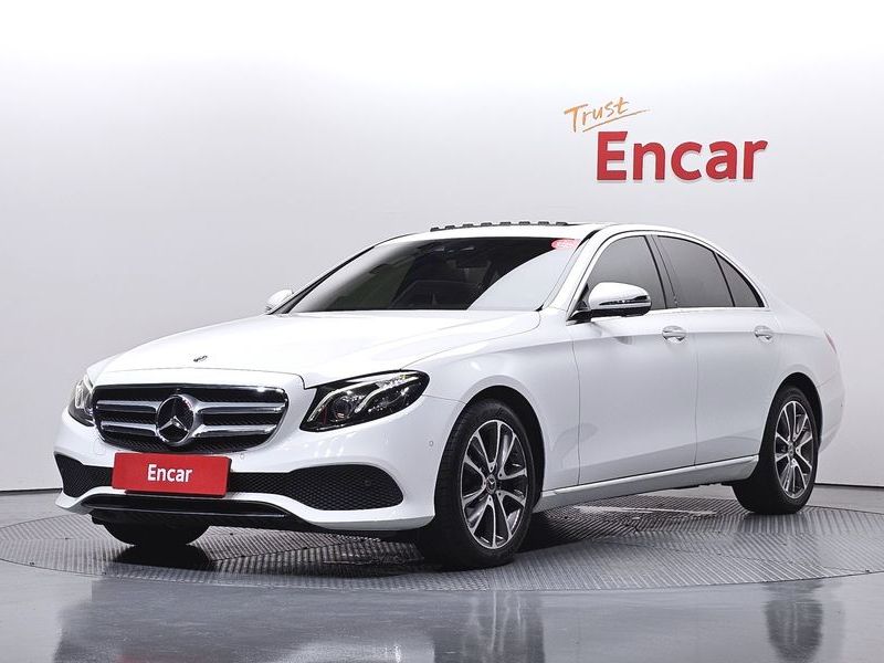 2019 Mercedes-Benz E-Class E300 4MATIC Avnatgarde photo 1