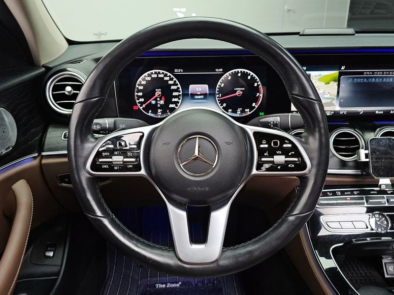 2019 Mercedes-Benz E-Class E300 4MATIC Avnatgarde photo 13