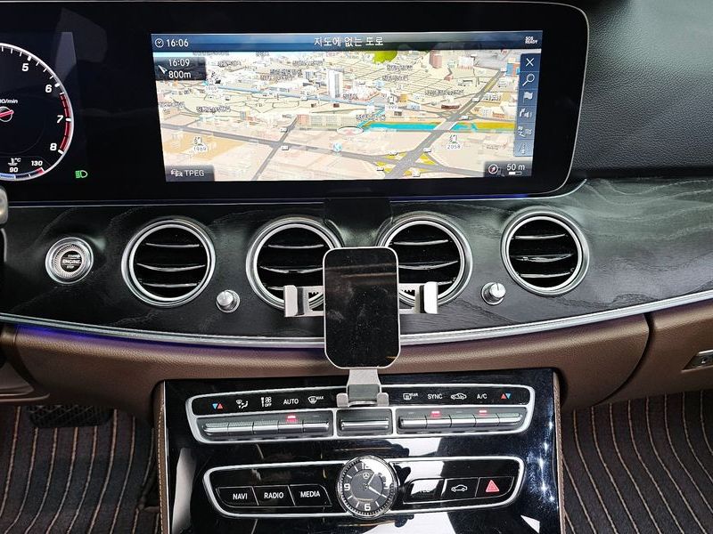 2019 Mercedes-Benz E-Class E300 4MATIC Avnatgarde photo 14