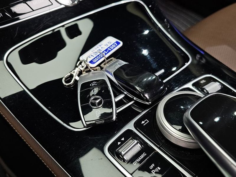 2019 Mercedes-Benz E-Class E300 4MATIC Avnatgarde photo 19