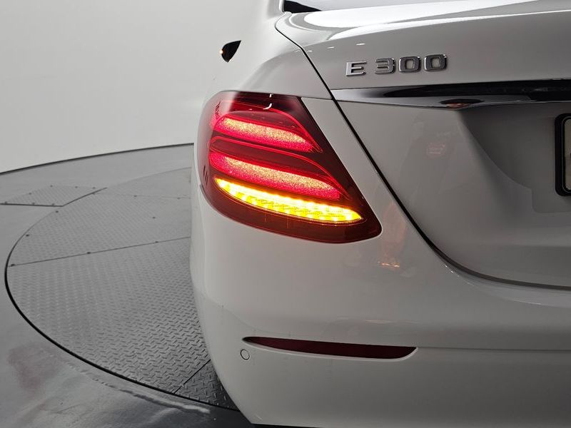 2019 Mercedes-Benz E-Class E300 4MATIC Avnatgarde photo 23