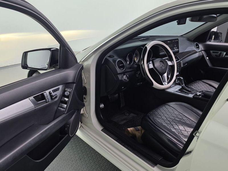2012 Mercedes-Benz C-Class C220 CDI BlueEFFICIENCY photo 11