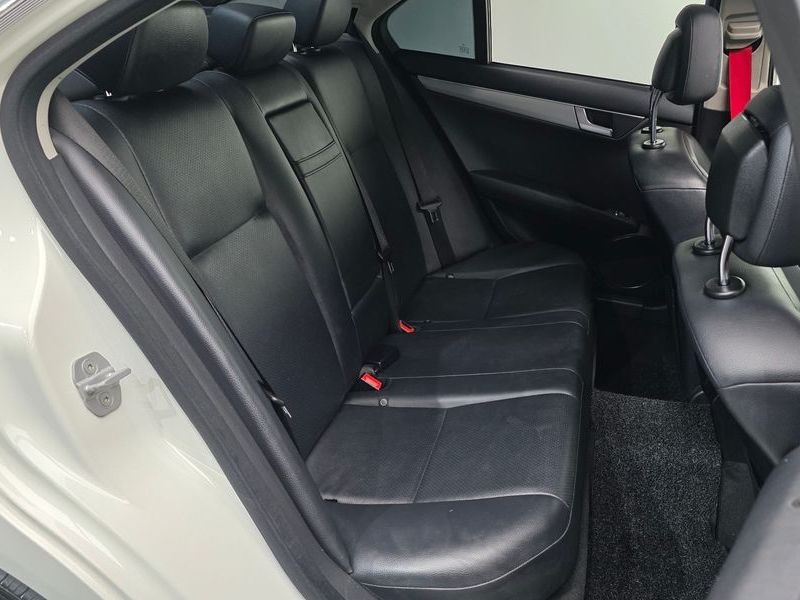 2012 Mercedes-Benz C-Class C220 CDI BlueEFFICIENCY photo 12