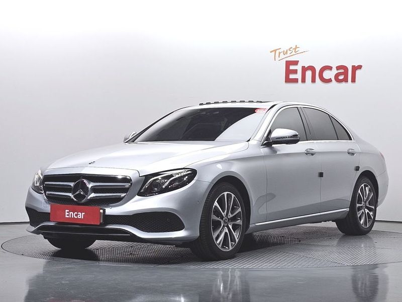 2019 Mercedes-Benz E-Class E300 4MATIC Avnatgarde photo 1