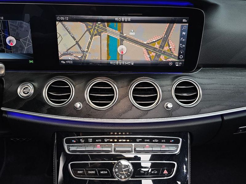 2019 Mercedes-Benz E-Class E300 4MATIC Avnatgarde photo 14