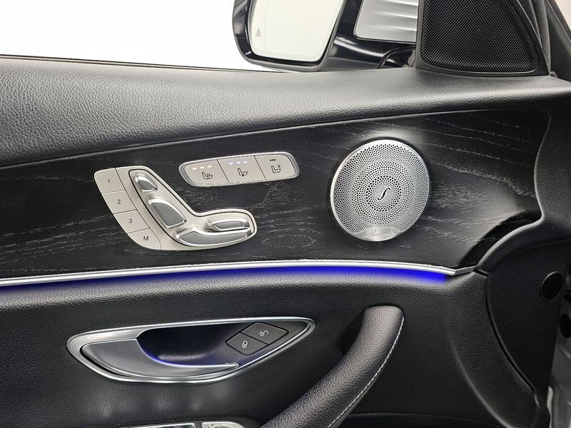 2019 Mercedes-Benz E-Class E300 4MATIC Avnatgarde photo 16