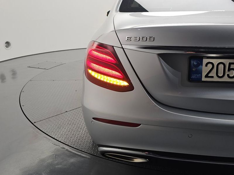 2019 Mercedes-Benz E-Class E300 4MATIC Avnatgarde photo 23