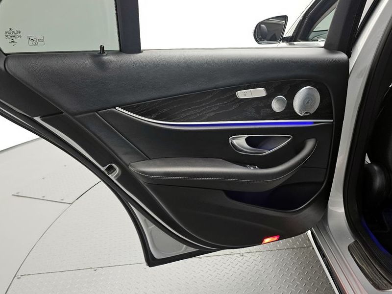 2019 Mercedes-Benz E-Class E300 4MATIC Avnatgarde photo 25