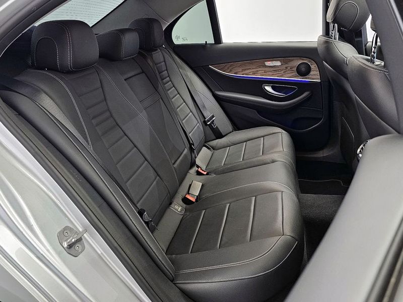 2018 Mercedes-Benz E-Class E300 Exclusive Standard photo 12