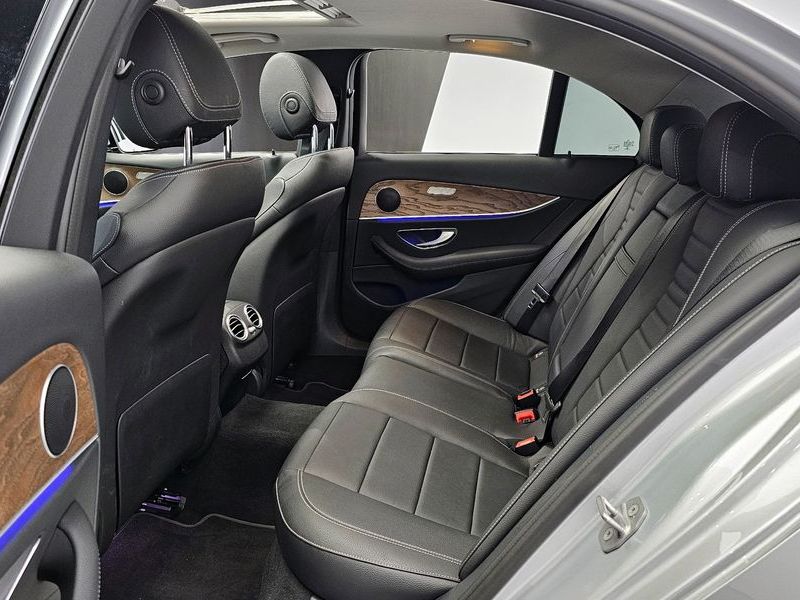 2018 Mercedes-Benz E-Class E300 Exclusive Standard photo 13
