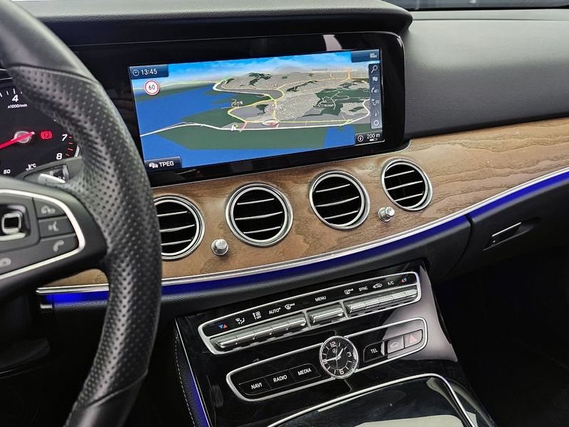 2018 Mercedes-Benz E-Class E300 Exclusive Standard photo 15