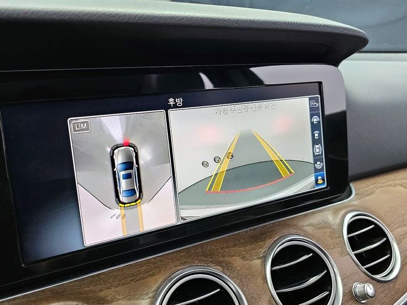 2018 Mercedes-Benz E-Class E300 Exclusive Standard photo 16