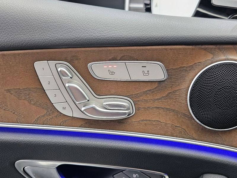 2018 Mercedes-Benz E-Class E300 Exclusive Standard photo 17