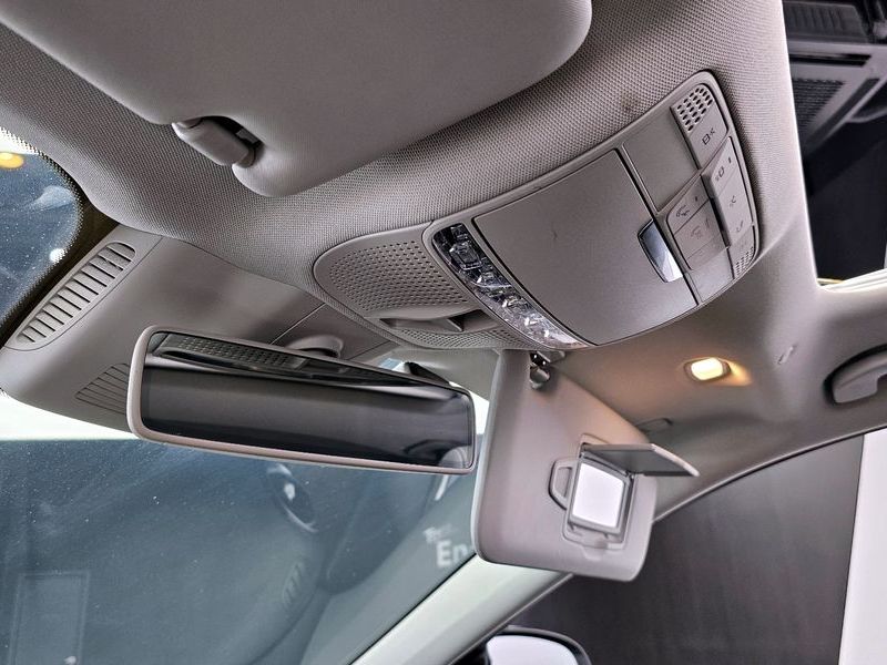 2018 Mercedes-Benz E-Class E300 Exclusive Standard photo 18