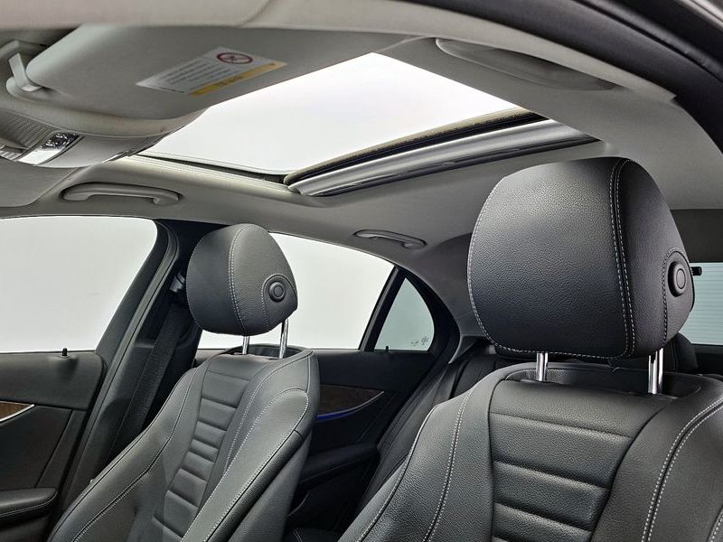 2018 Mercedes-Benz E-Class E300 Exclusive Standard photo 19