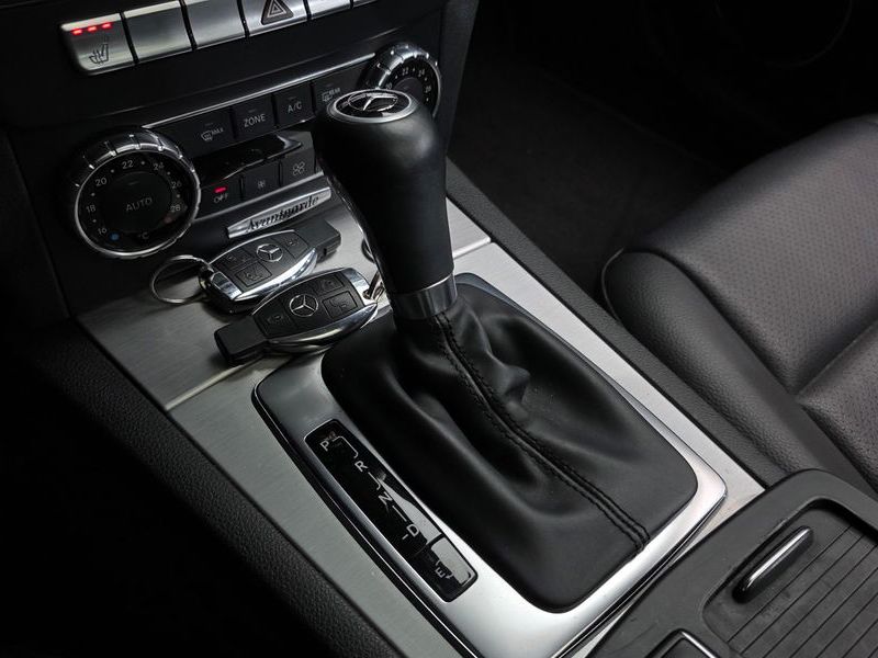 2012 Mercedes-Benz C-Class C220 CDI BlueEFFICIENCY photo 9