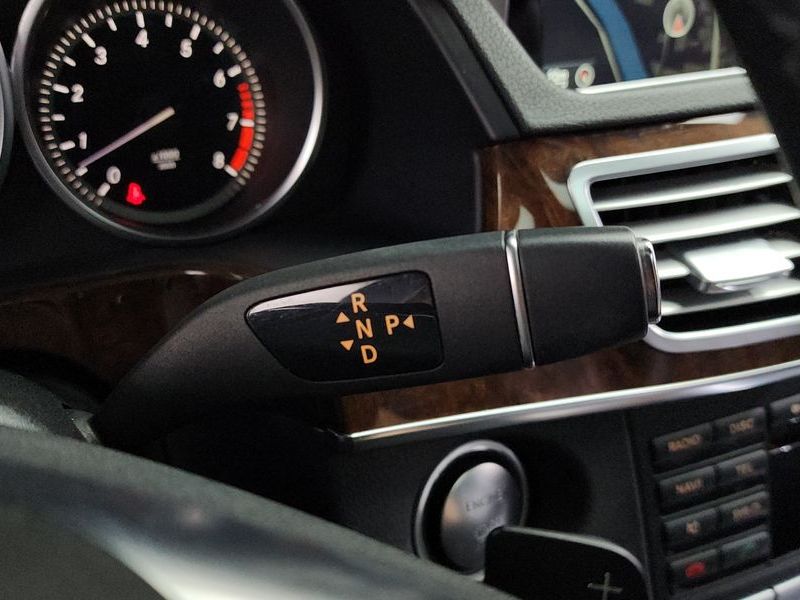 2014 Mercedes-Benz E-Class E300 Elegance photo 9