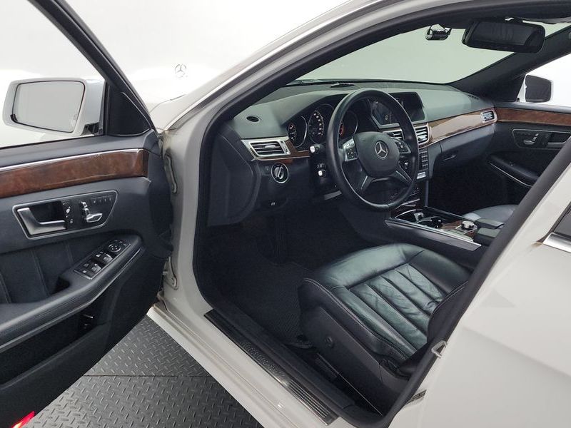 2014 Mercedes-Benz E-Class E300 Elegance photo 10