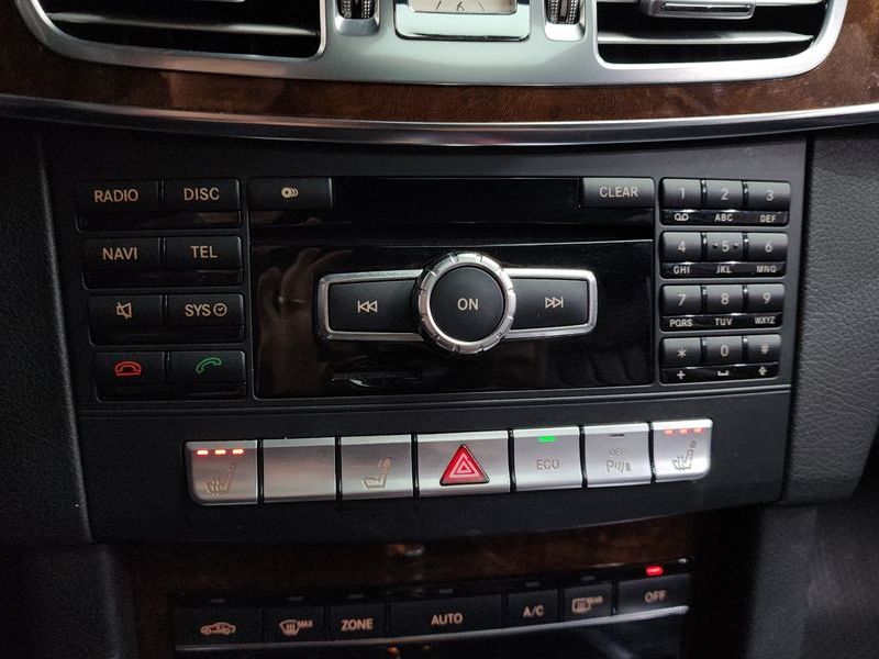 2014 Mercedes-Benz E-Class E300 Elegance photo 16