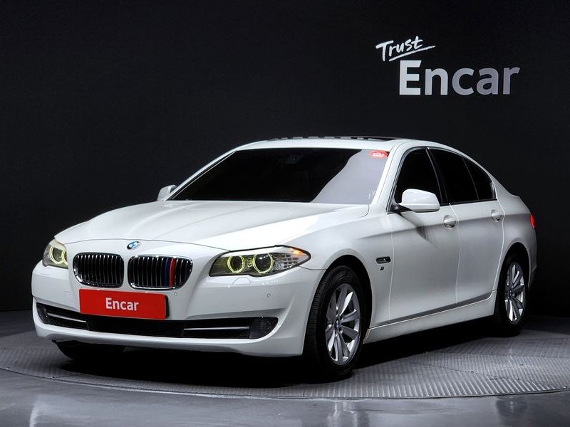 2012 BMW 5 Series 520d photo 1