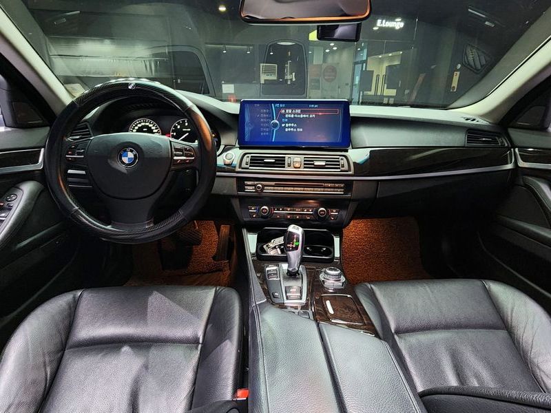 2012 BMW 5 Series 520d photo 7