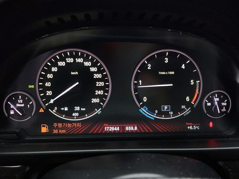 2012 BMW 5 Series 520d photo 8