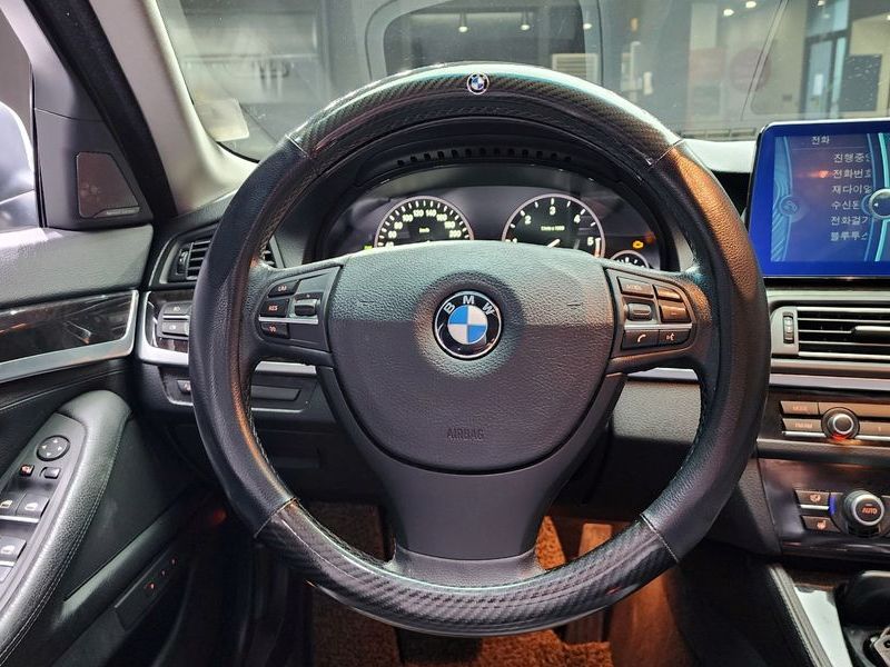 2012 BMW 5 Series 520d photo 14