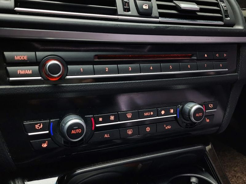 2012 BMW 5 Series 520d photo 19